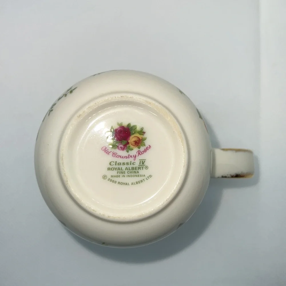 ROYAL ALBERT OLD COUNTRY ROSES COFFEE / TEA MUG CLASSIC IV 2000 VINTAGE